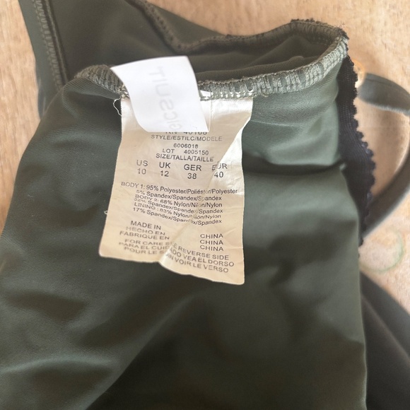 Magicsuit  Isabel Tummy Control Ruffle Front One Piece  SZ 10 - Picture 5 of 6